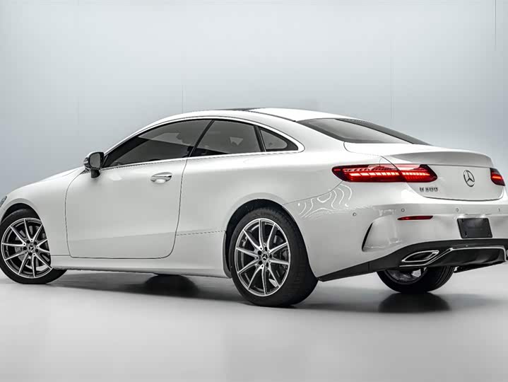 Фото 5 - Mercedes-Benz E-Class