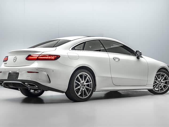 Фото 7 - Mercedes-Benz E-Class