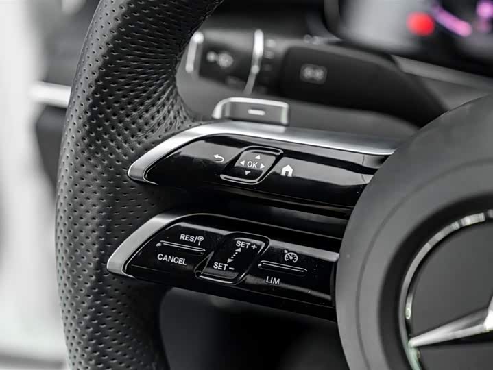 Фото 9 - Mercedes-Benz E-Class