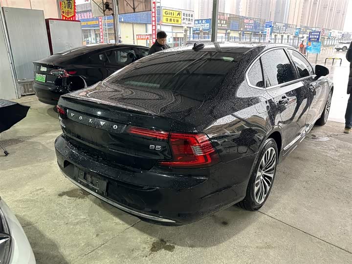 Фото 2 - Volvo S90