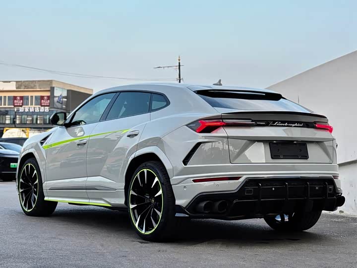 Фото 3 - Lamborghini Urus