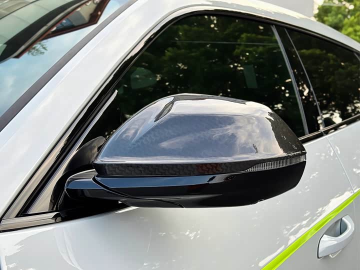 Фото 6 - Lamborghini Urus