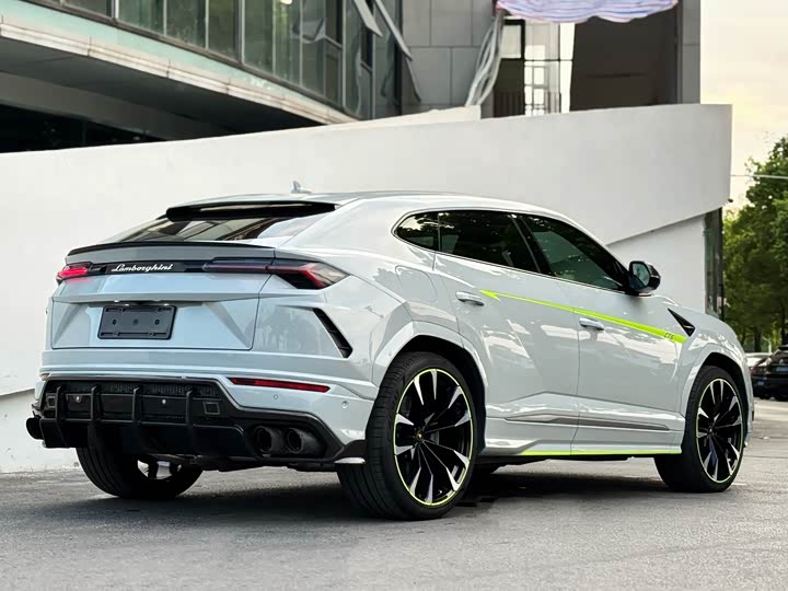 Фото 7 - Lamborghini Urus