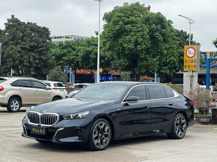 Фото 2 - BMW 5 Series