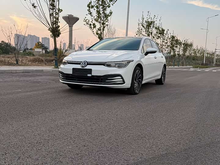 Фото 2 - Volkswagen Golf