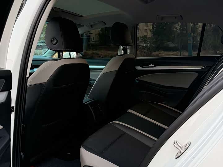 Фото 5 - Volkswagen Golf