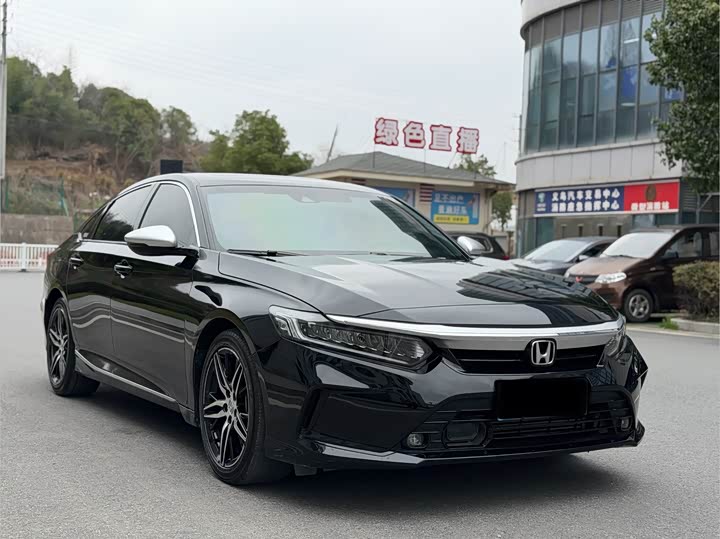 Photo 3 - Honda Inspire