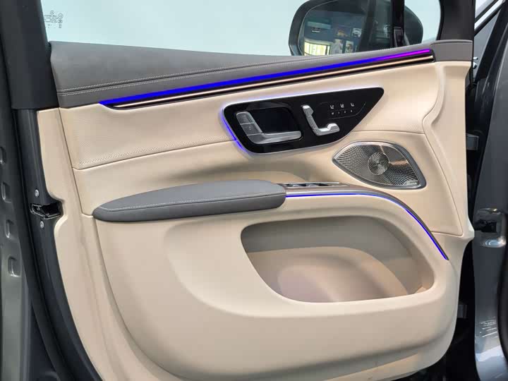 Фото 9 - Mercedes-Benz EQS SUV