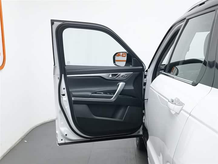 Фото 8 - Changan CS95