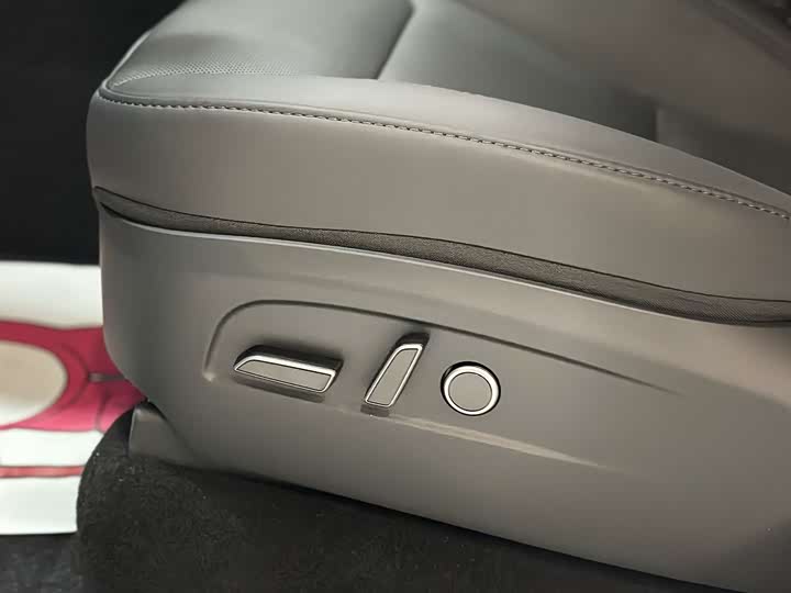 Фото 9 - Tesla Model Y