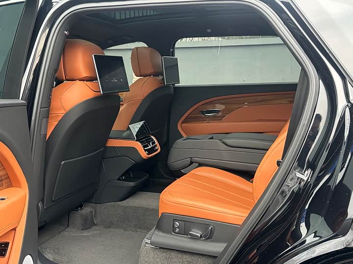 Фото 9 - Bentley Bentayga