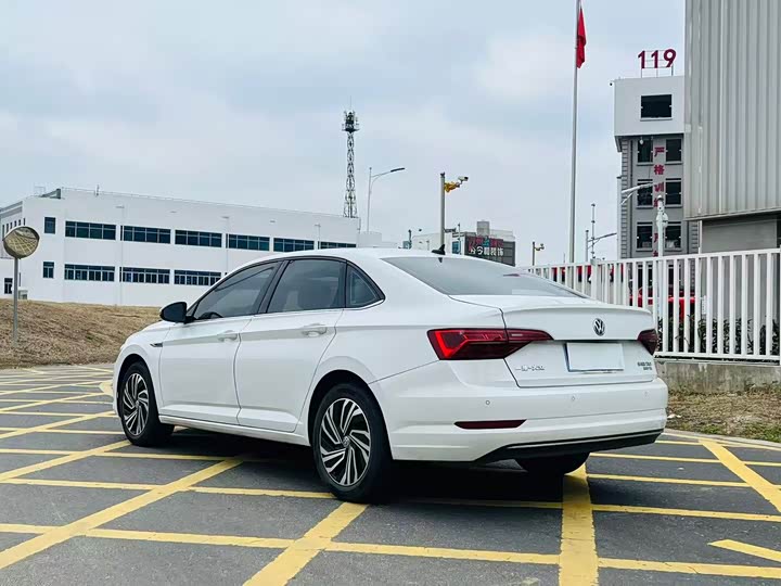 Photo 7 - Volkswagen Sagitar L