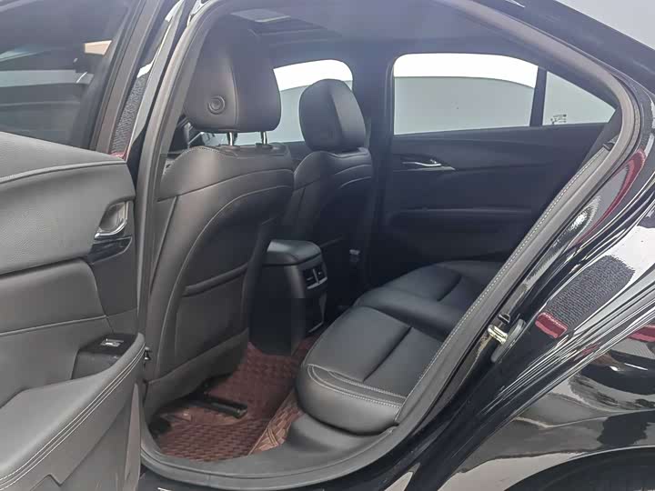 Фото 8 - Cadillac CT4