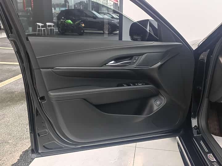 Фото 9 - Cadillac CT4