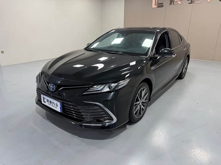 Фото 1 - Toyota Camry