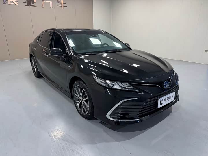 Фото 3 - Toyota Camry