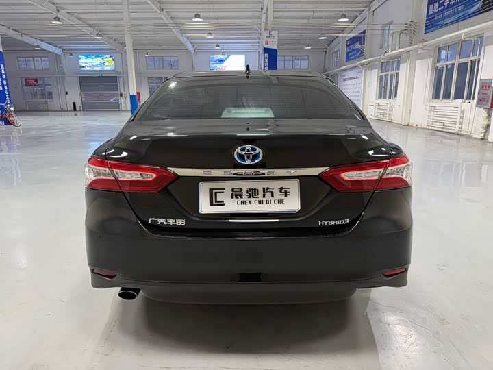 Фото 5 - Toyota Camry