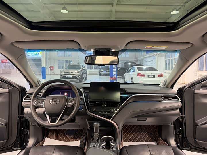 Фото 9 - Toyota Camry