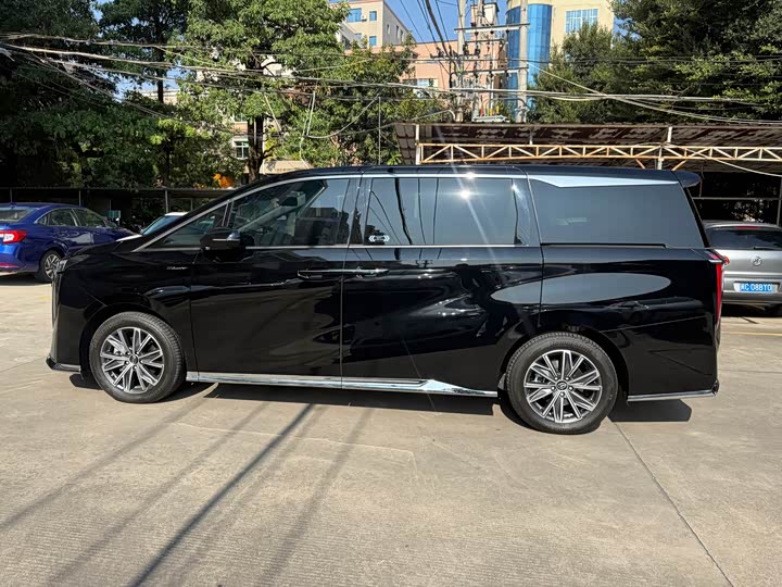 Фото 3 - GAC Trumpchi M8