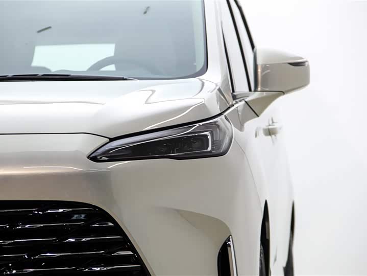 Фото 9 - Buick GL8 ES