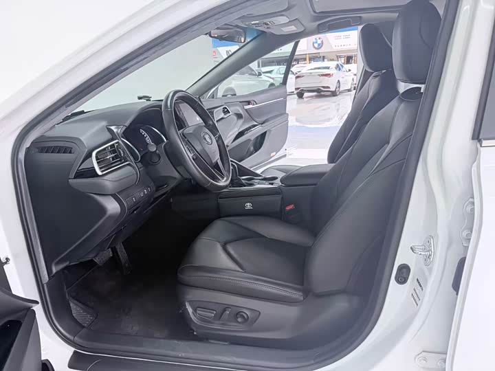 Фото 4 - Toyota Camry