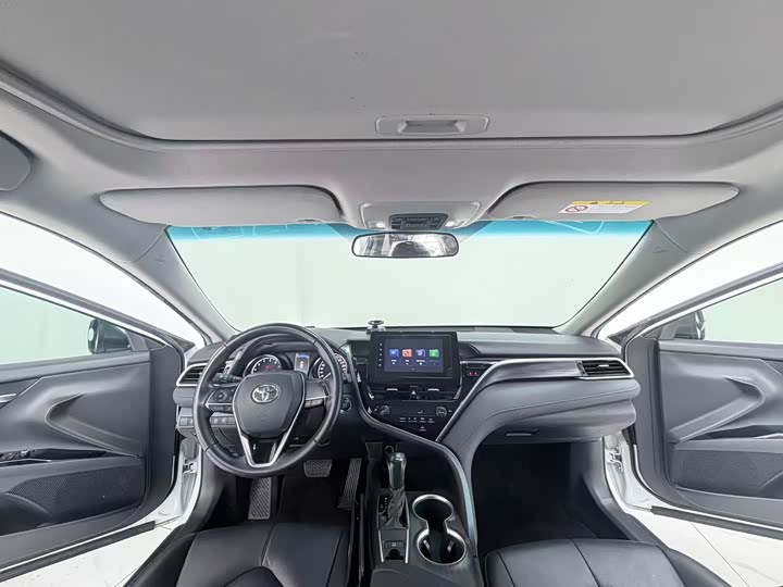 Фото 5 - Toyota Camry