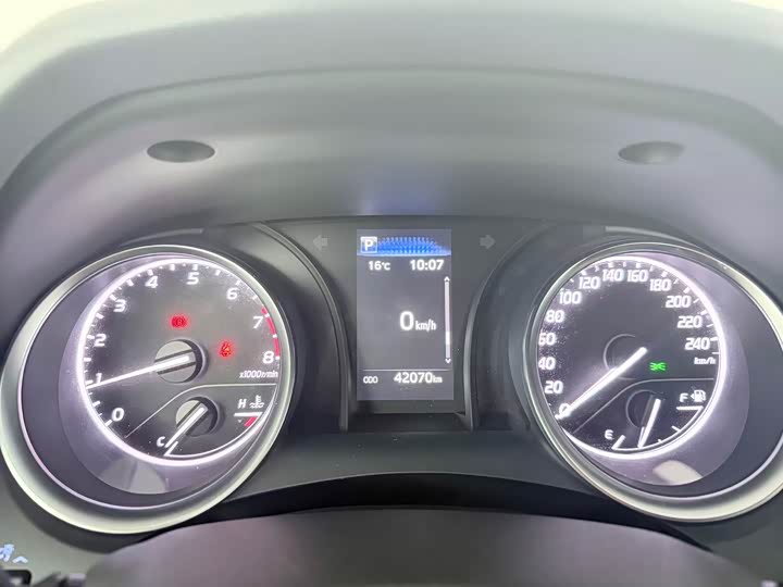 Фото 7 - Toyota Camry