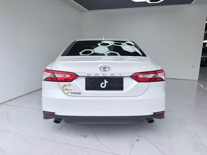 Фото 9 - Toyota Camry