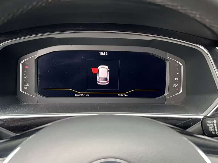 Photo 4 - Volkswagen Tiguan L Pro