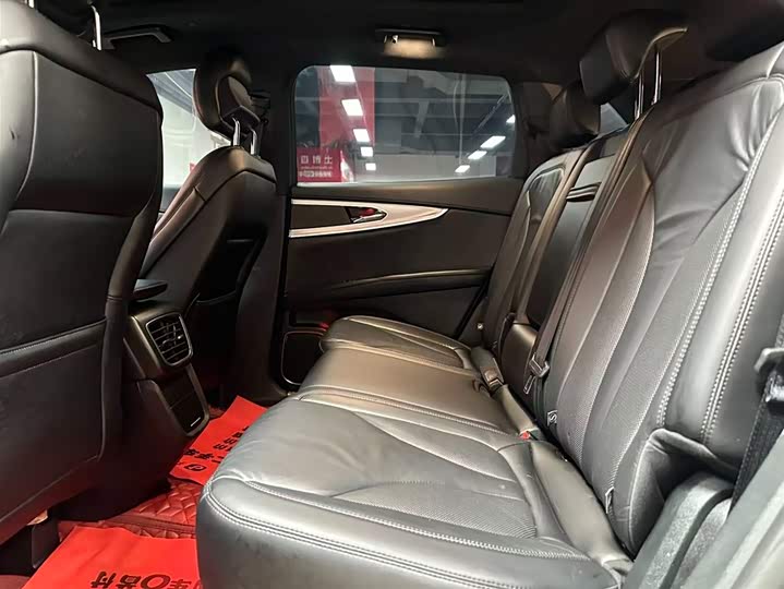 Фото 8 - Lincoln Nautilus