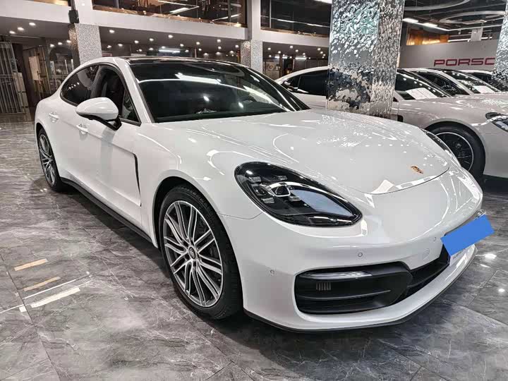 Фото 3 - Porsche Panamera