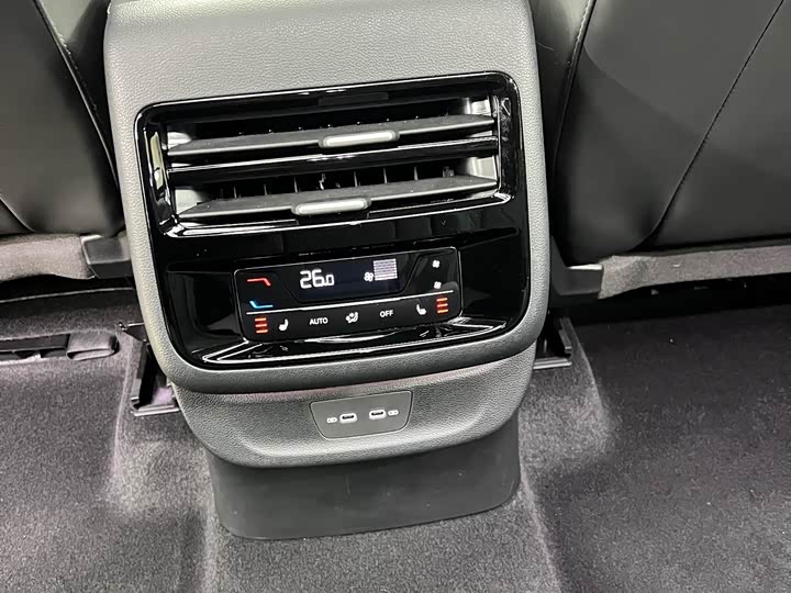 Photo 7 - Volkswagen Teramont Pro