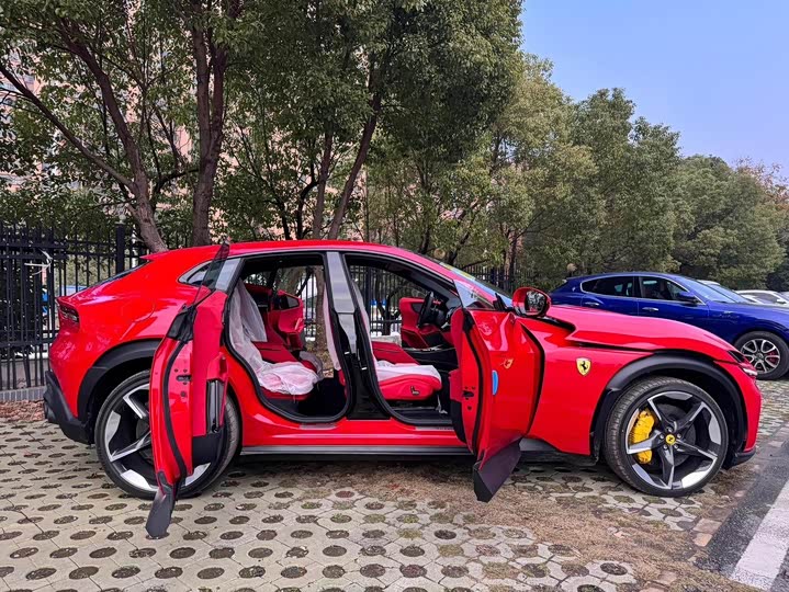 Фото 4 - Ferrari Purosangue