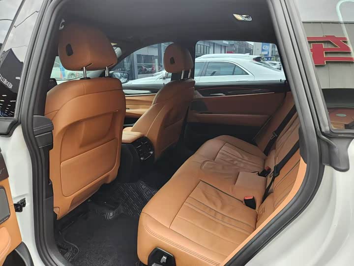 Фото 8 - BMW 6 Series GT