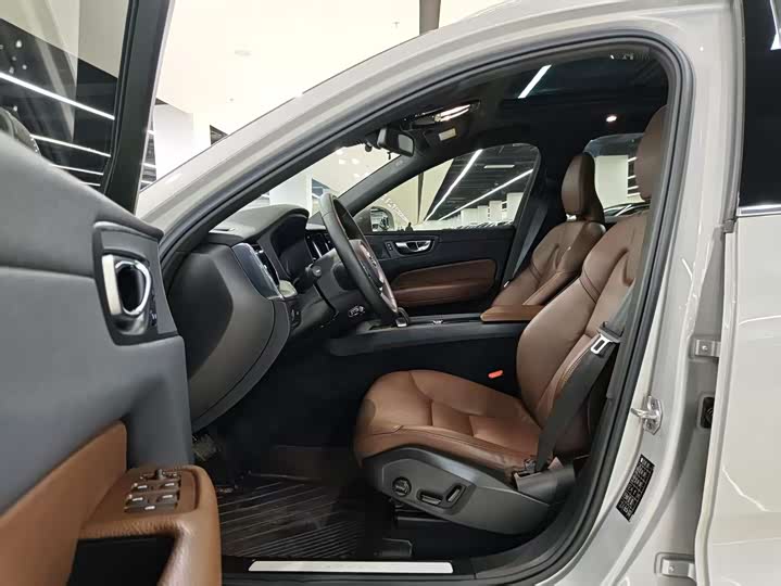 Фото 5 - Volvo XC60