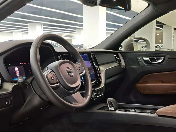 Фото 6 - Volvo XC60