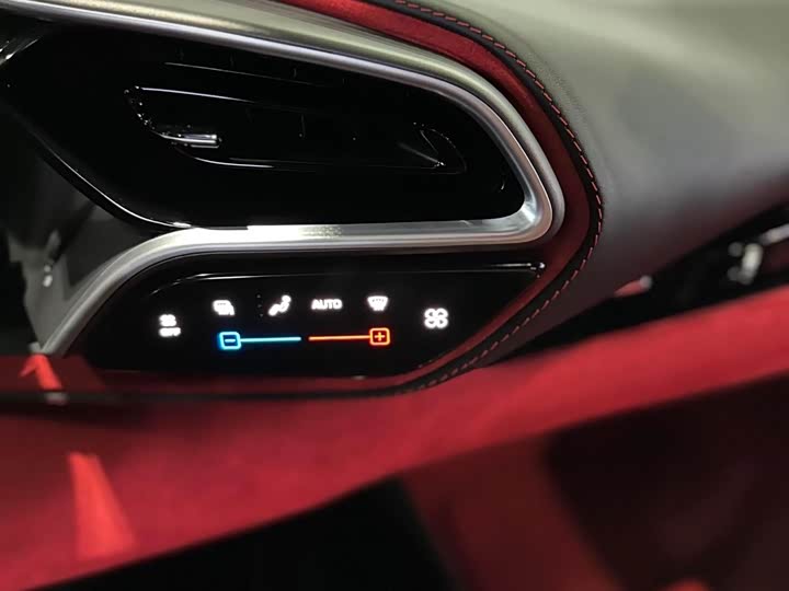 Photo 12 - Ferrari 296