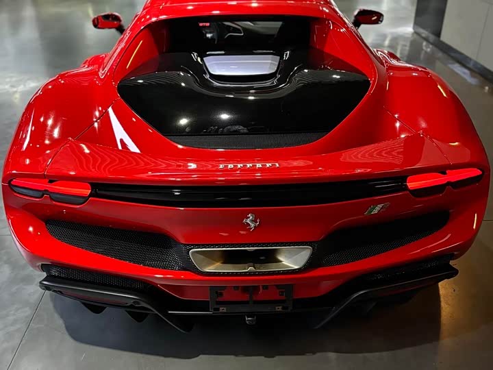 Photo 3 - Ferrari 296