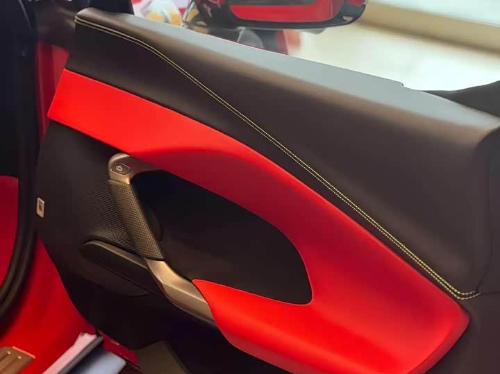 Photo 8 - Ferrari 296