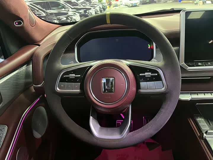 Фото 6 - Tank 700 Hybrid