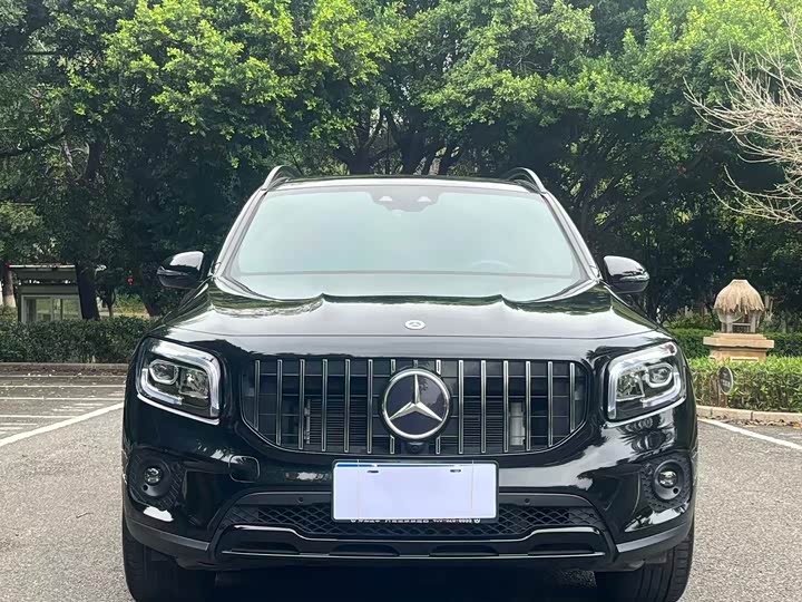 Photo 2 - Mercedes-Benz GLB-Class