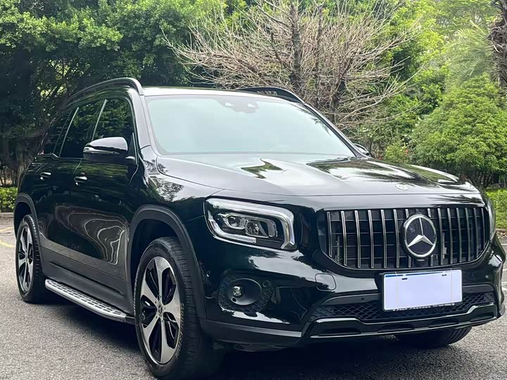 Photo 3 - Mercedes-Benz GLB-Class