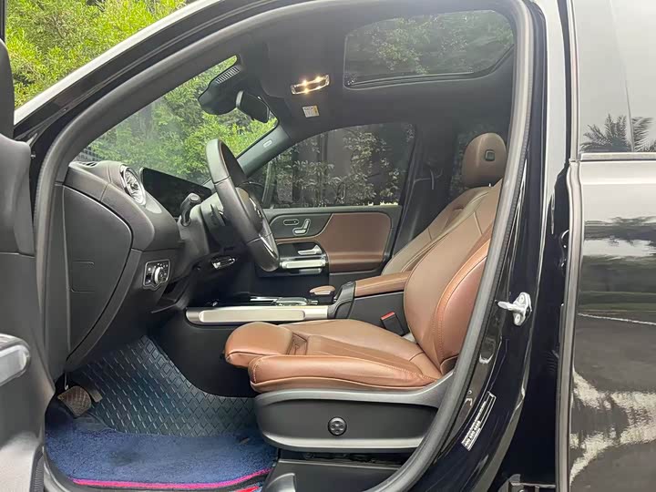 Photo 4 - Mercedes-Benz GLB-Class