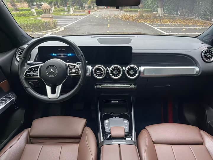 Photo 6 - Mercedes-Benz GLB-Class