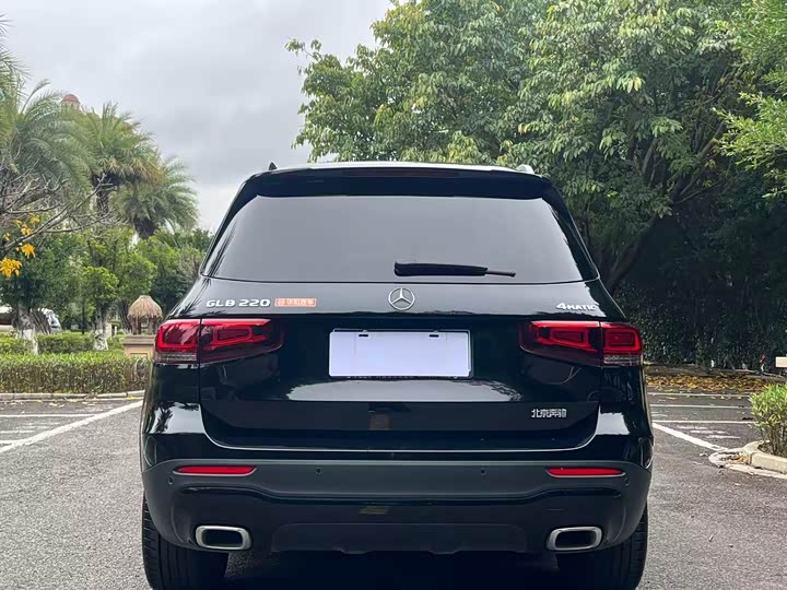 Photo 8 - Mercedes-Benz GLB-Class