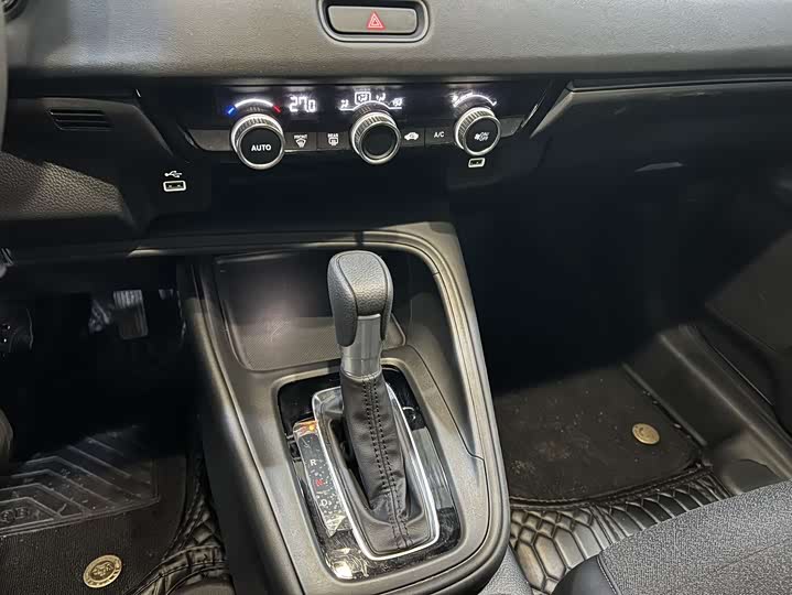 Фото 9 - Honda Vezel