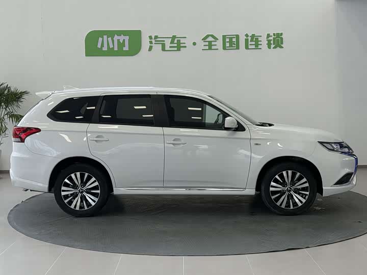 Фото 4 - Mitsubishi Outlander