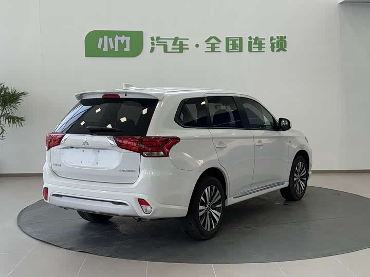 Фото 5 - Mitsubishi Outlander