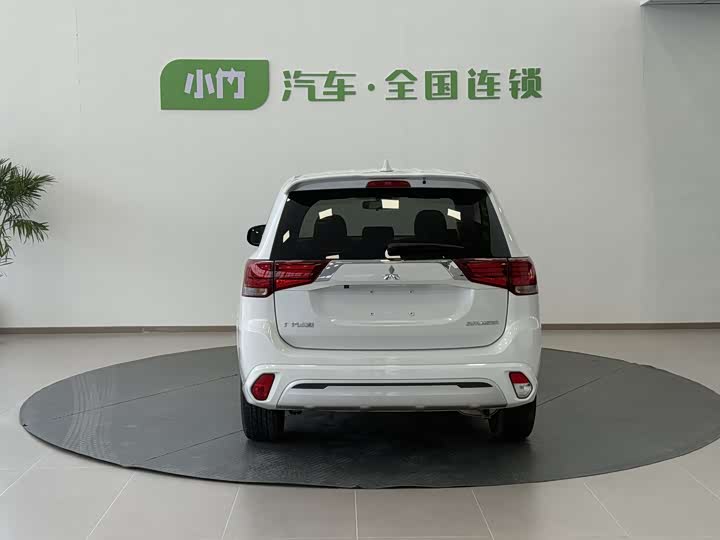 Фото 6 - Mitsubishi Outlander