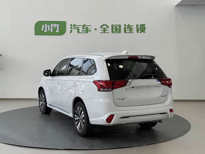 Фото 7 - Mitsubishi Outlander